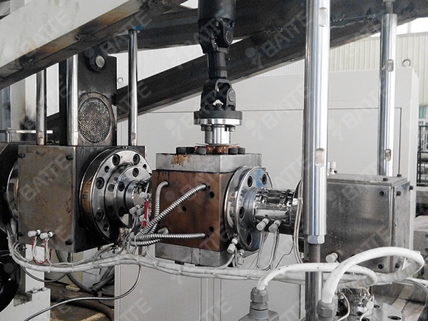 PP片材用熔體泵客戶安裝調試現場